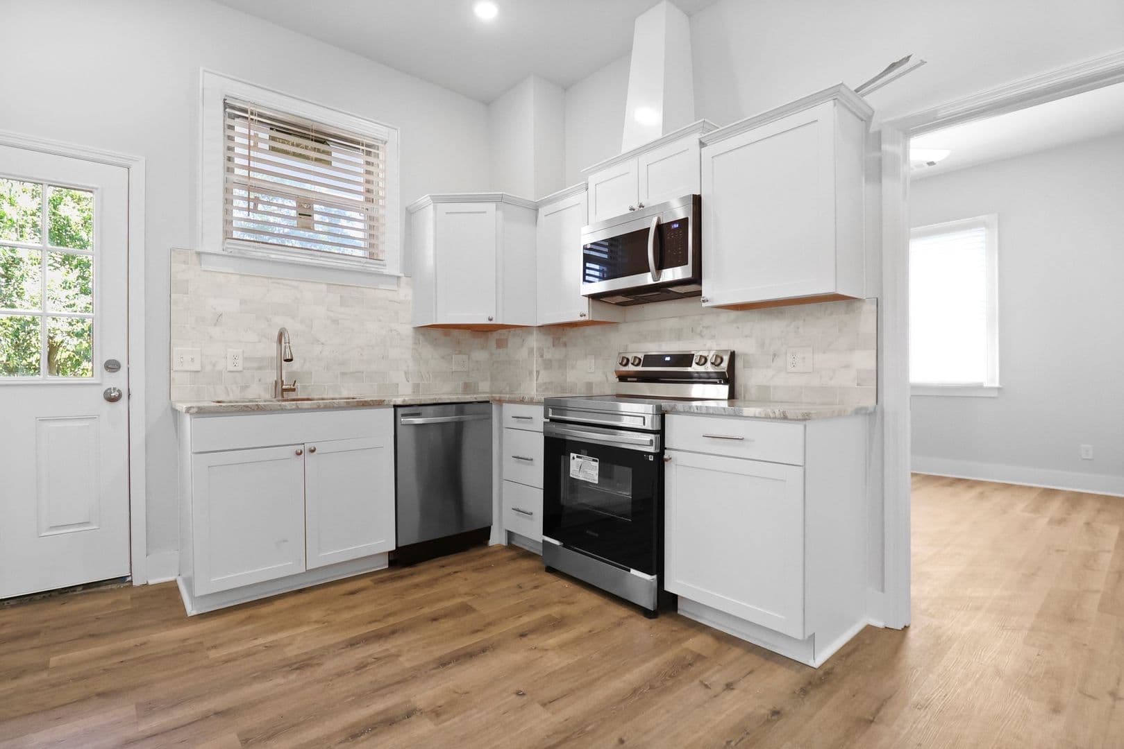 Savannah House: 826 West Victory Dr.