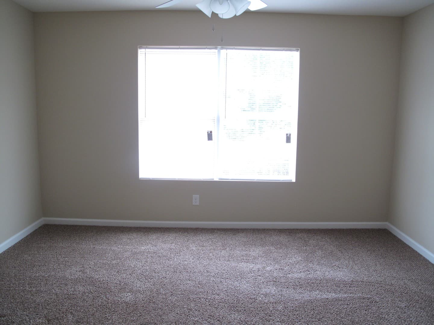Richmond Hill Apartment: 150 Connor Loop