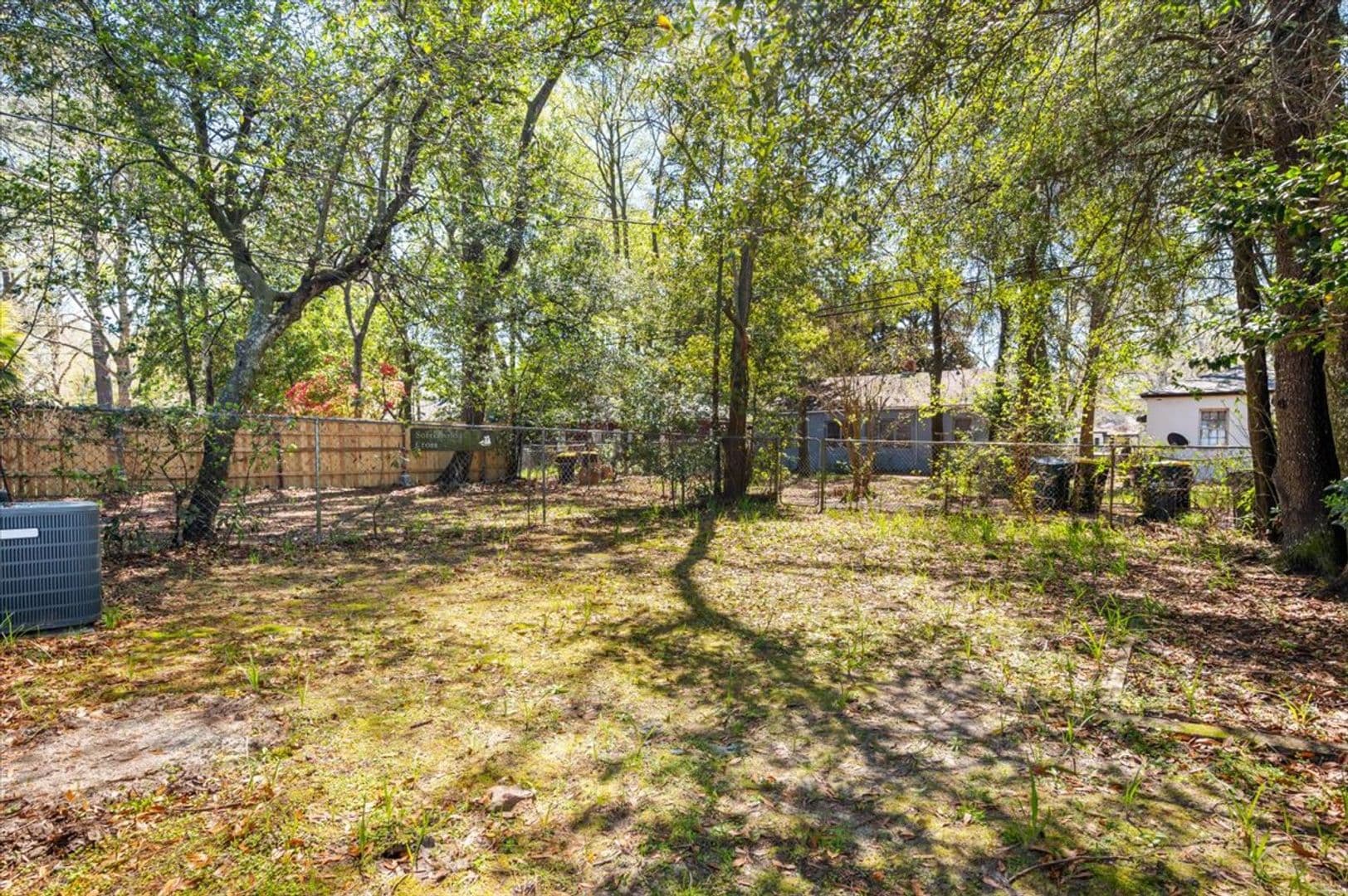 Savannah House: 1319 East 53rd St.
