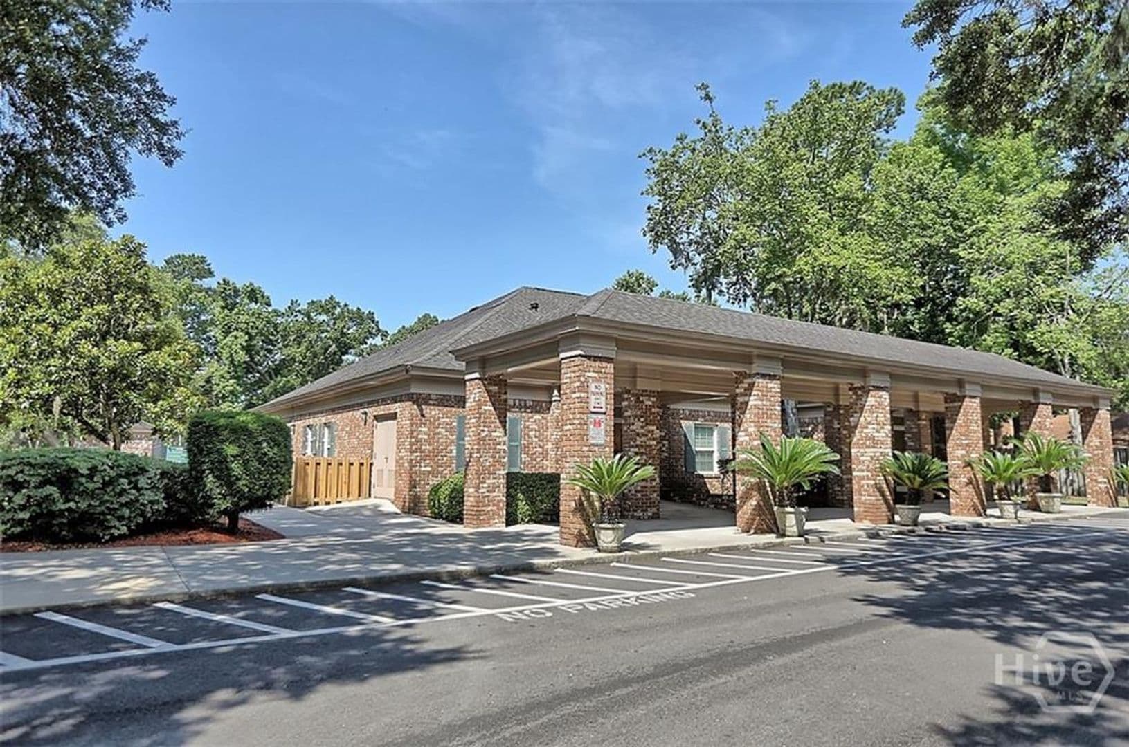 Savannah House: 112 Saint Ives Way