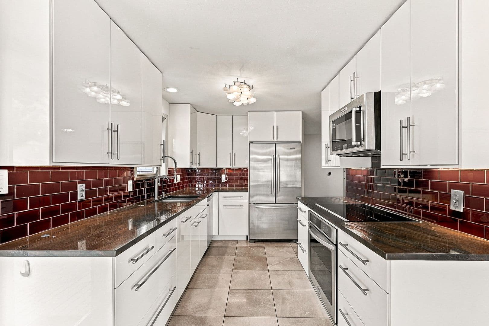 Des Moines House: 21011 7th Pl S