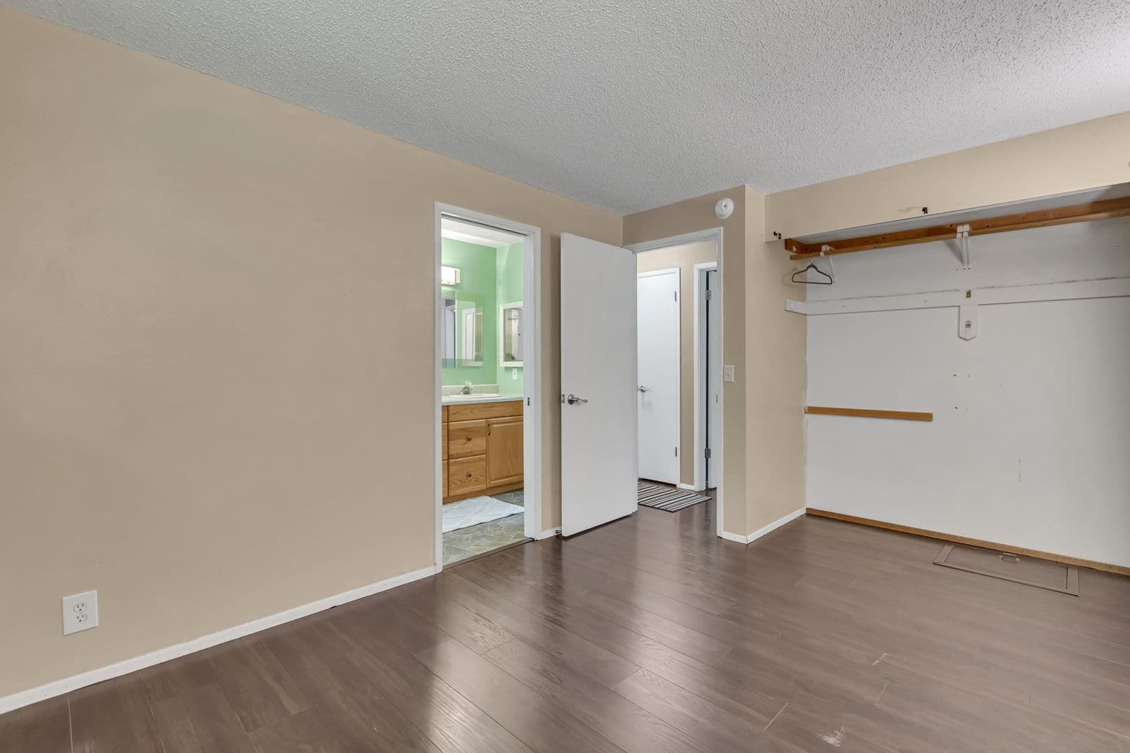 Kent House: 19463 122nd Pl SE