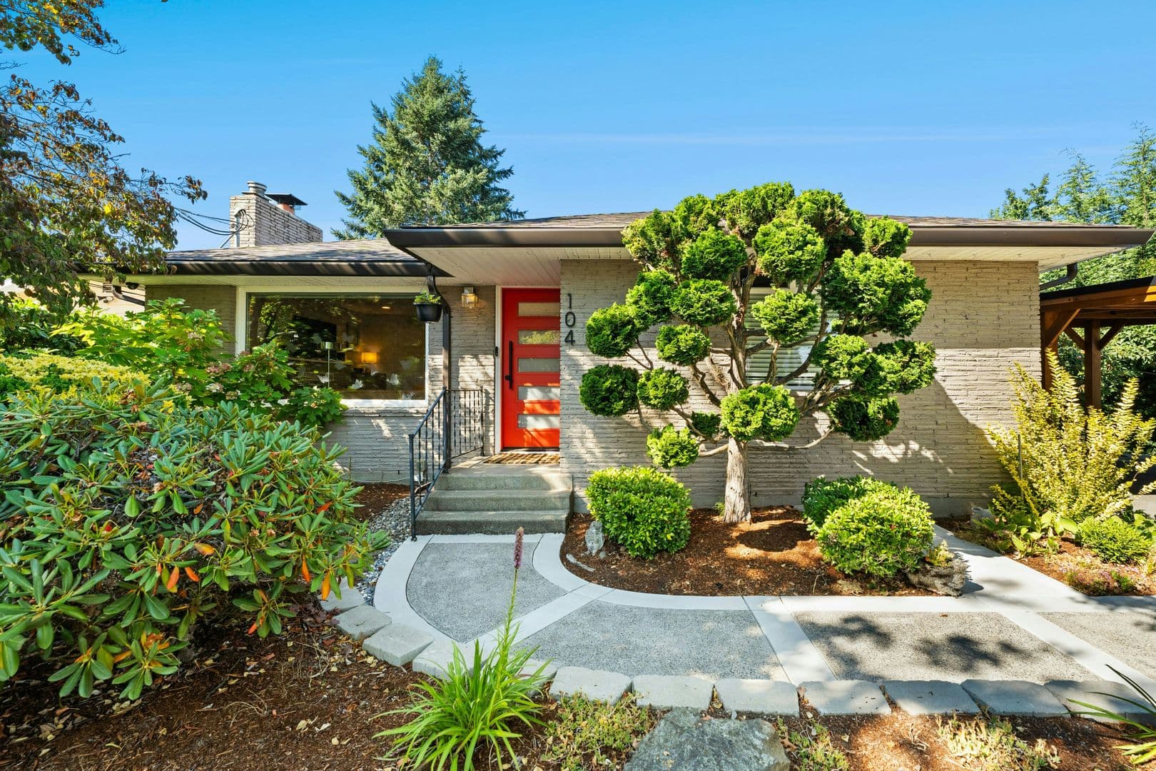 Burien House: 104 SW 132nd St