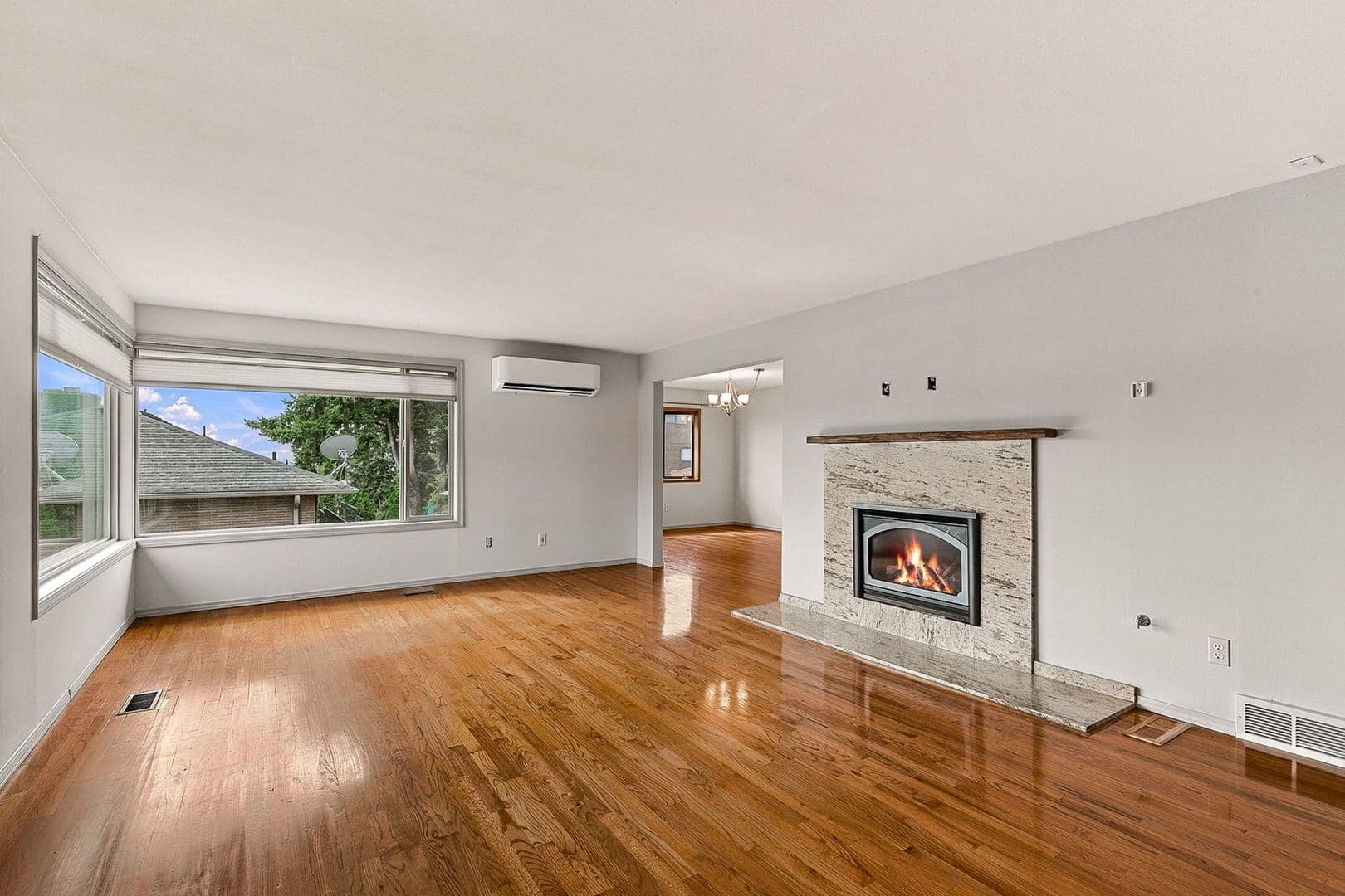 Des Moines House: 21011 7th Pl S