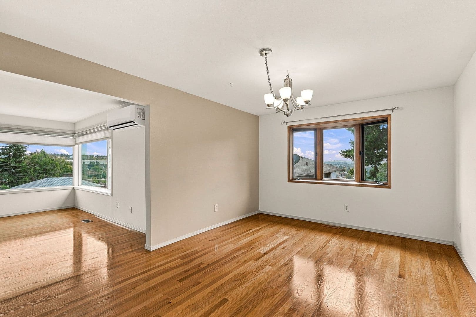 Des Moines House: 21011 7th Pl S
