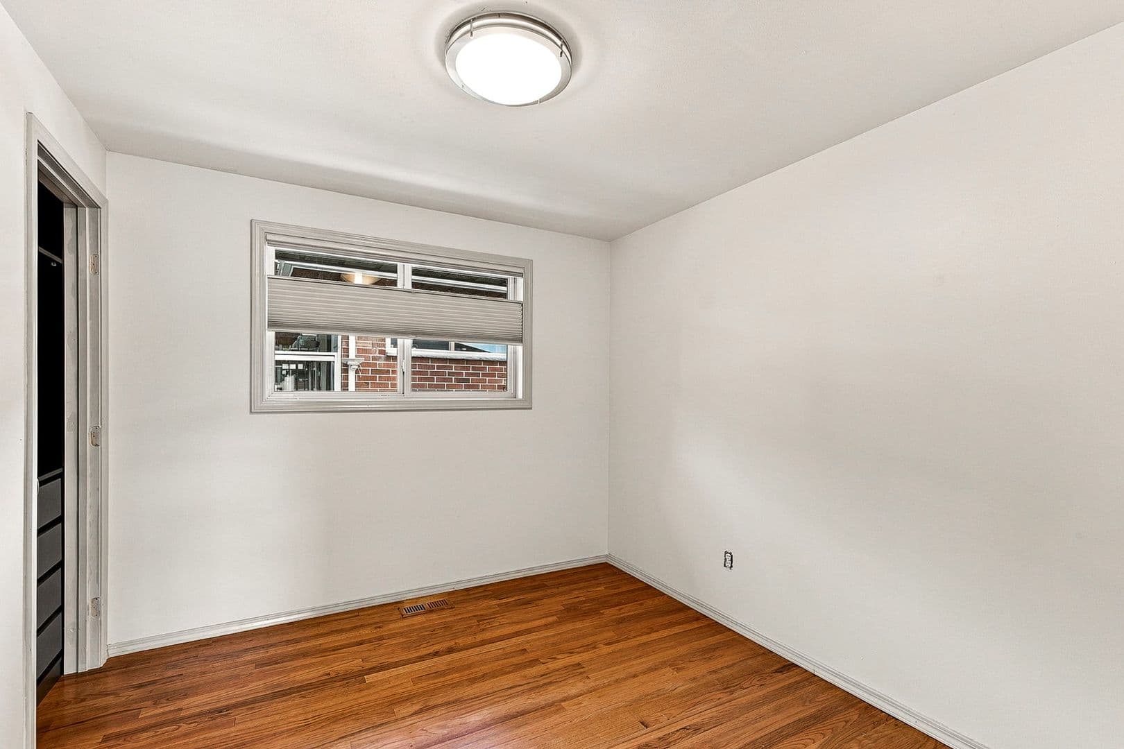 Des Moines House: 21011 7th Pl S