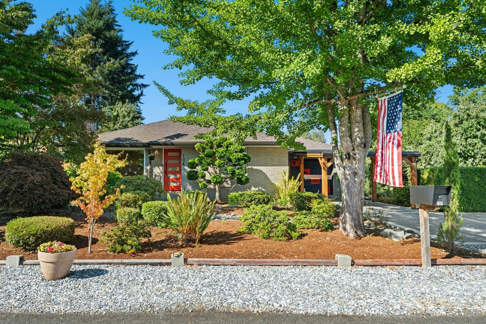 Burien House: 104 SW 132nd St