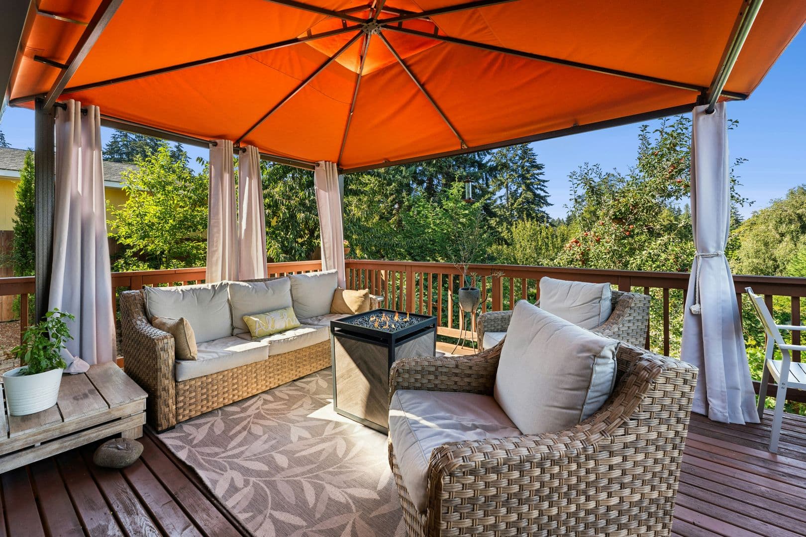 Burien House: 104 SW 132nd St