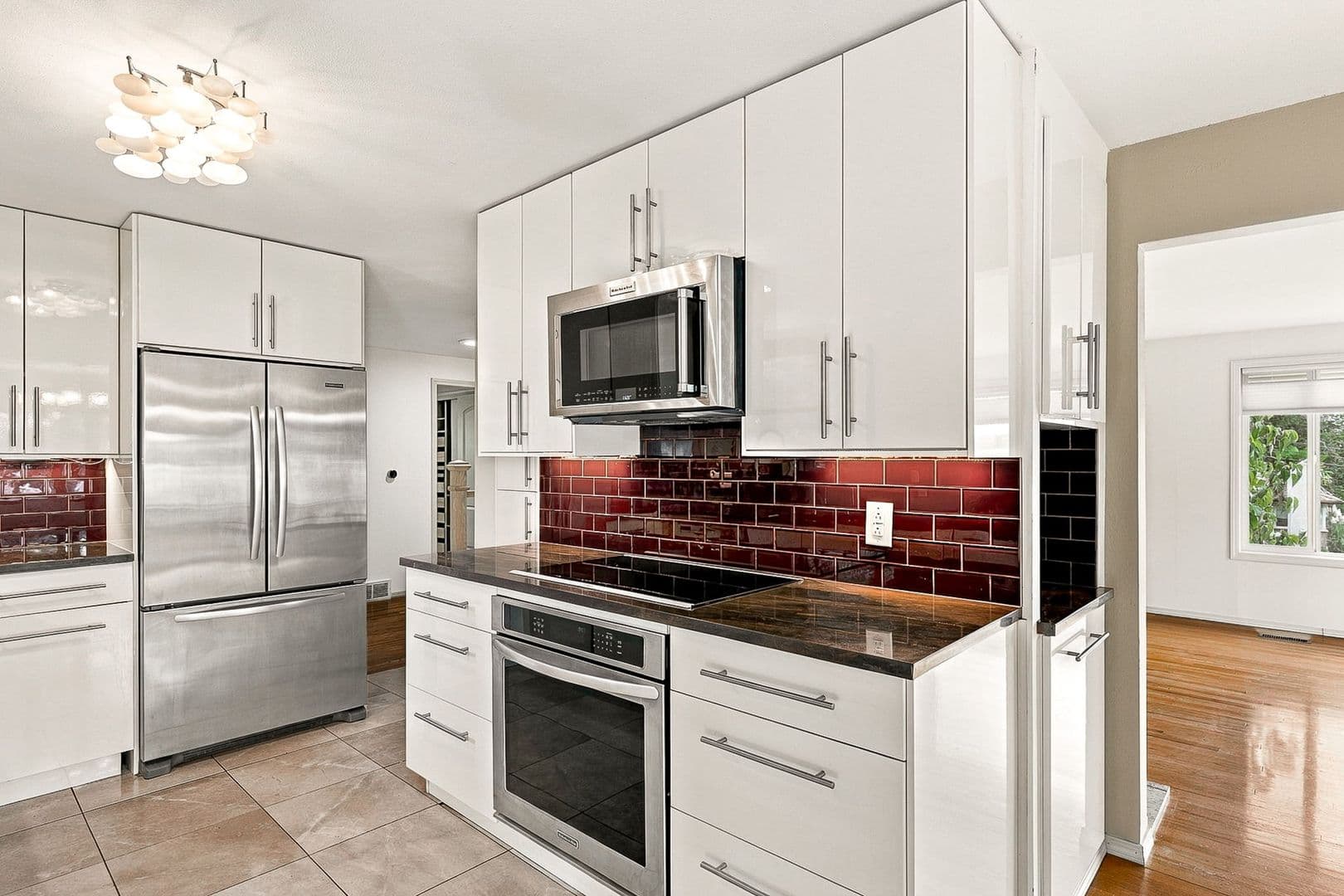 Des Moines House: 21011 7th Pl S