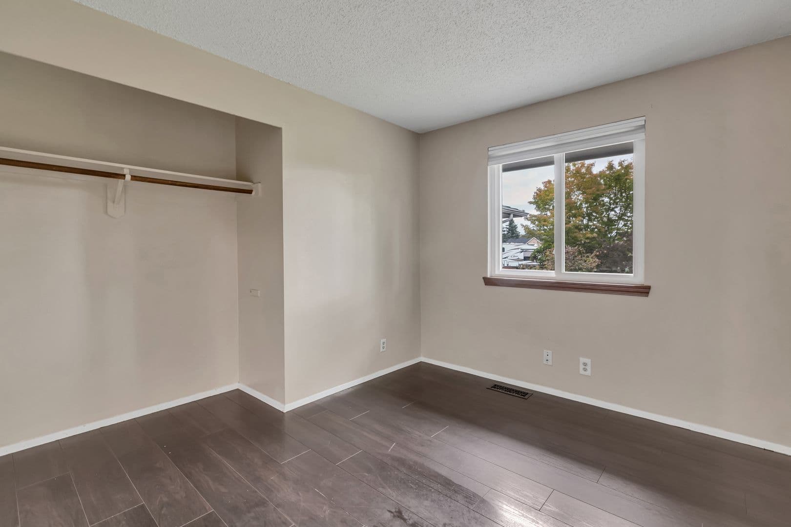 Kent House: 19463 122nd Pl SE