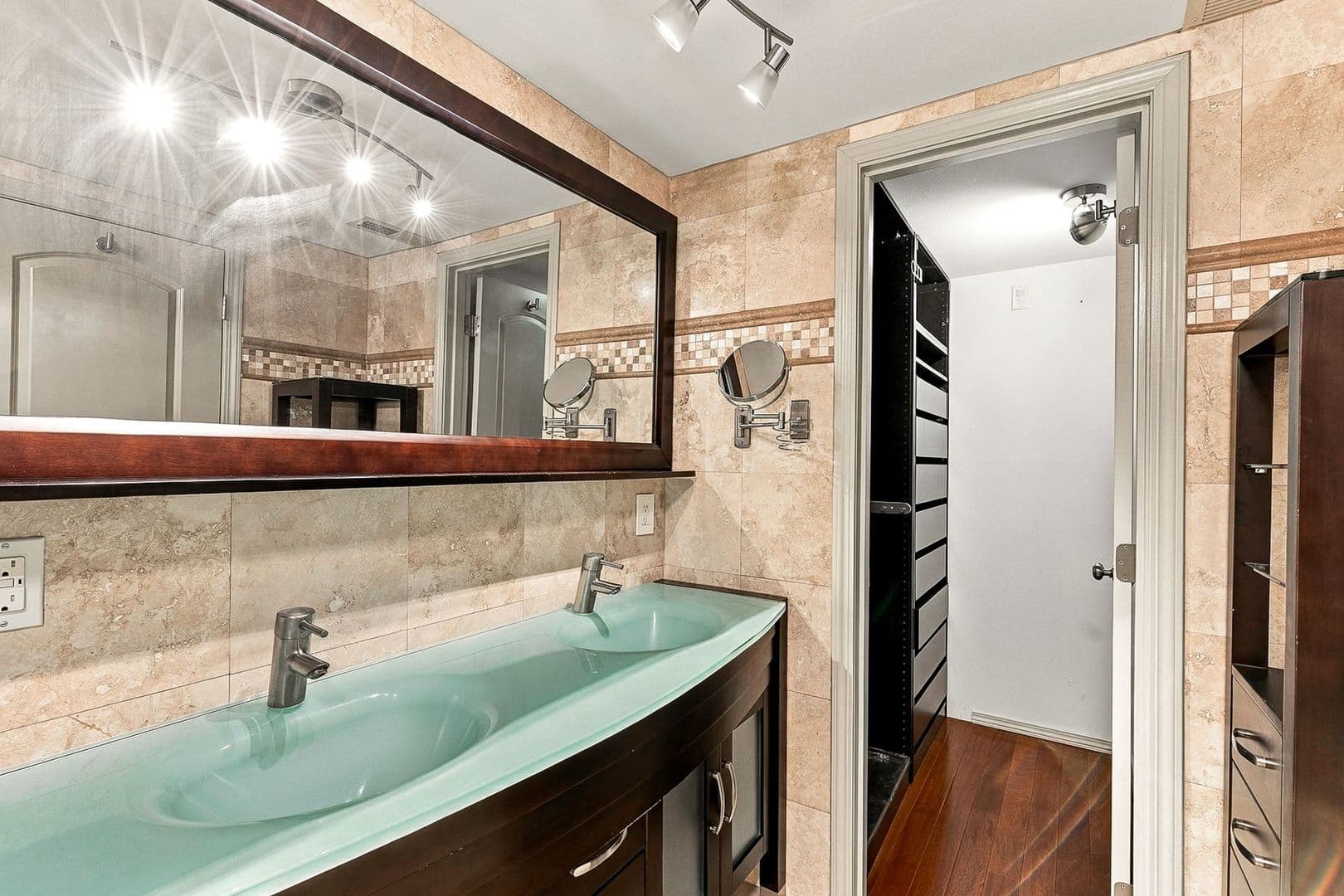 Des Moines House: 21011 7th Pl S