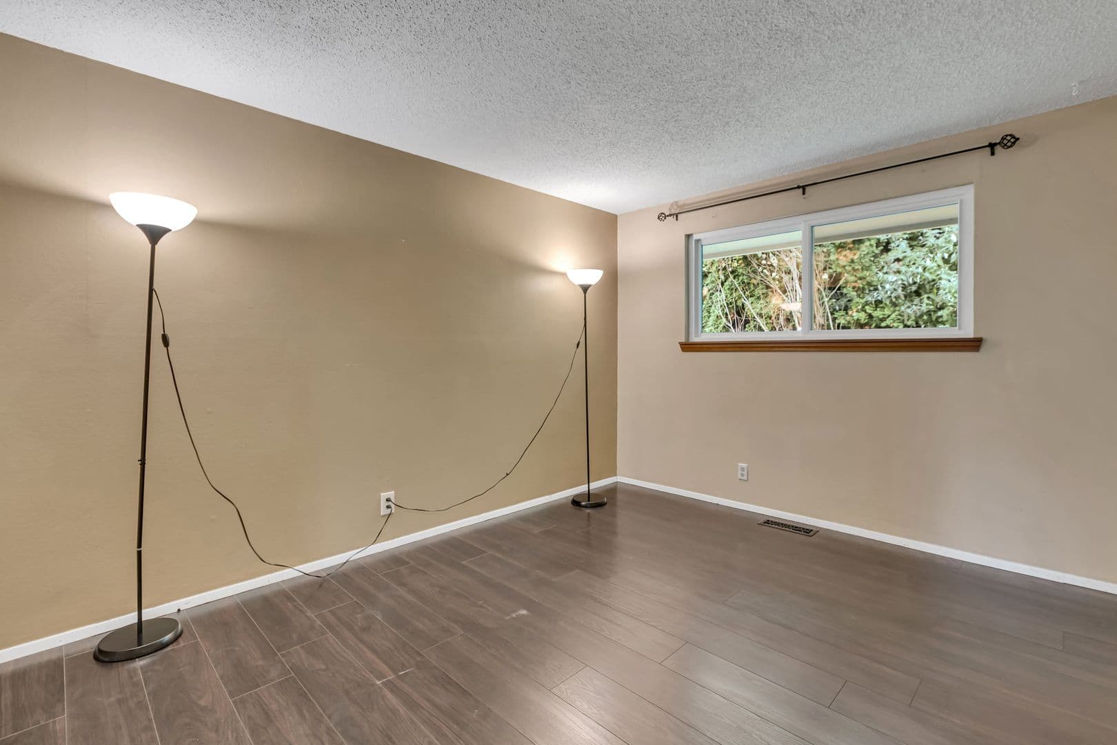 Kent House: 19463 122nd Pl SE