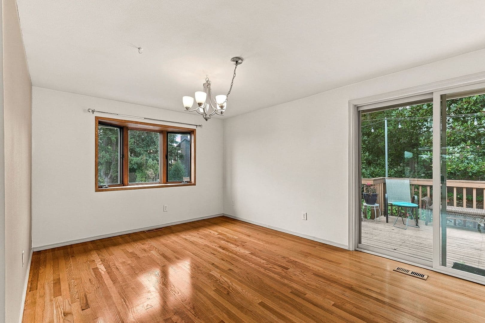 Des Moines House: 21011 7th Pl S