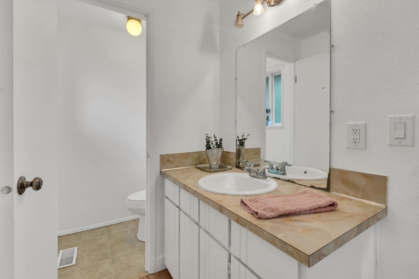 Des Moines House: 915 S 240th PL