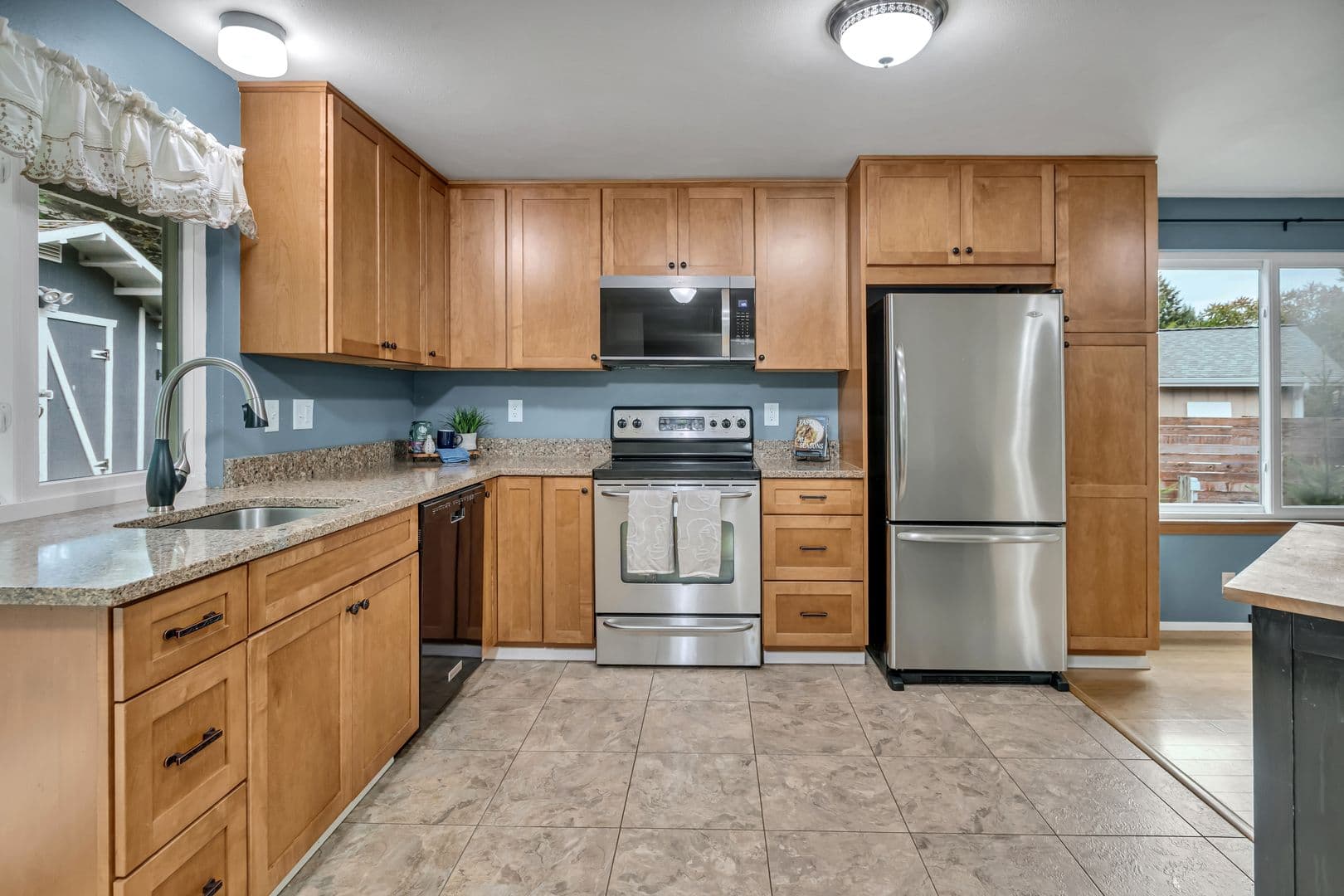 Kent House: 19463 122nd Pl SE