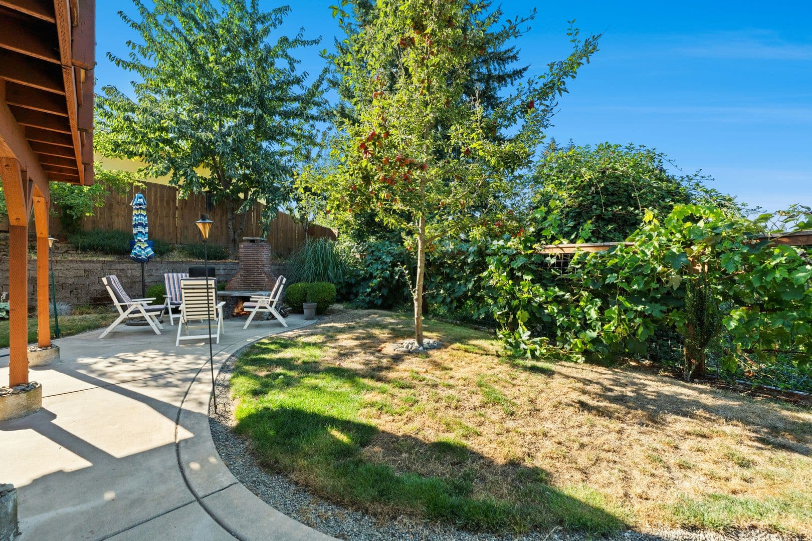 Burien House: 104 SW 132nd St