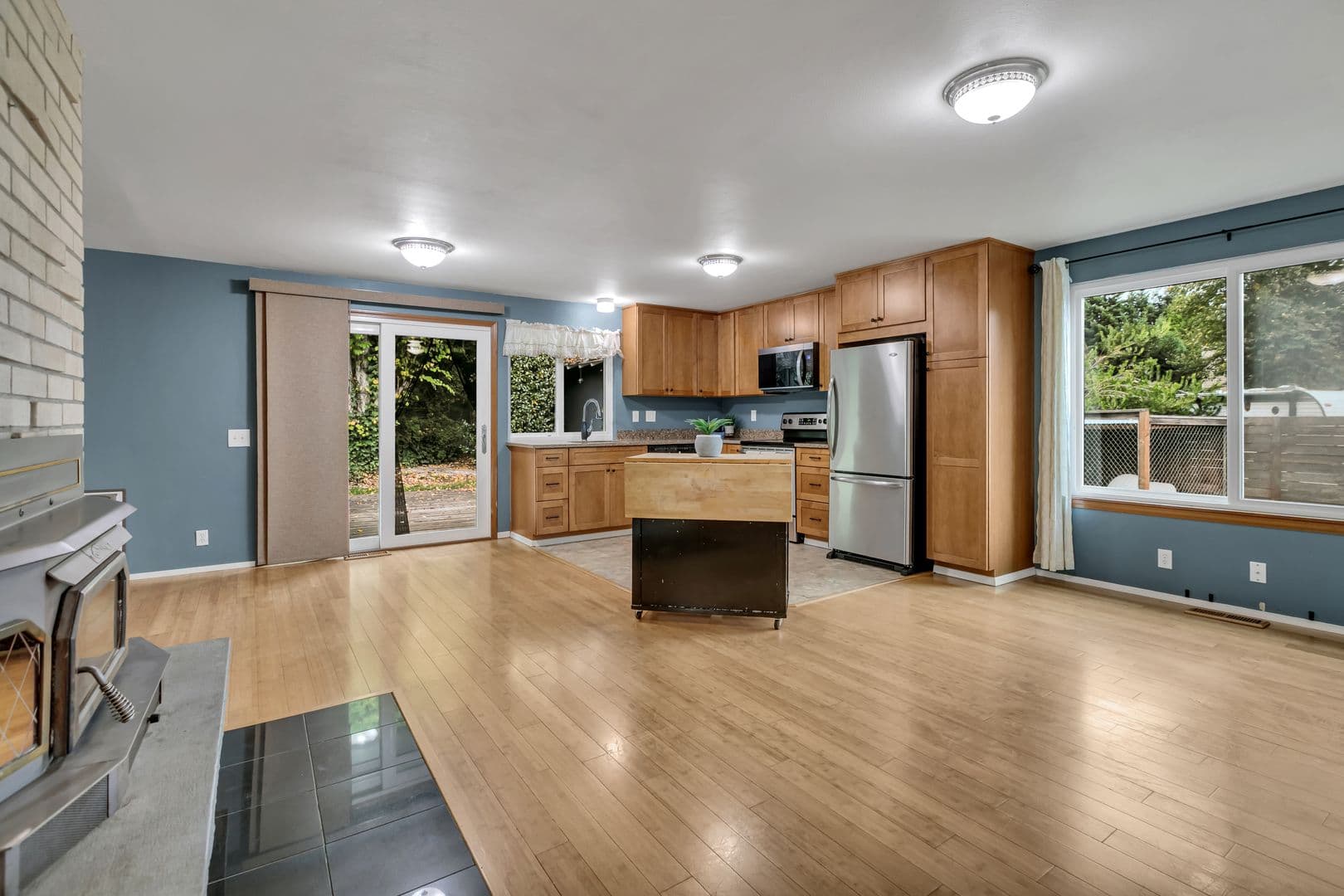 Kent House: 19463 122nd Pl SE