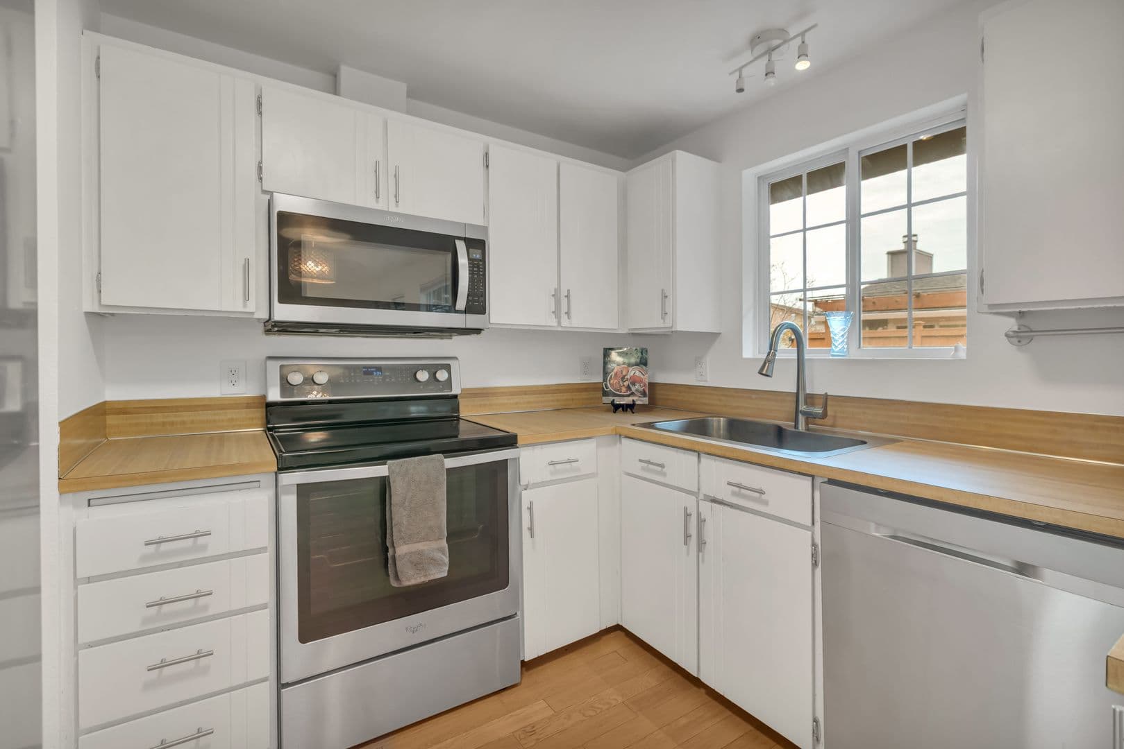 Des Moines House: 915 S 240th PL