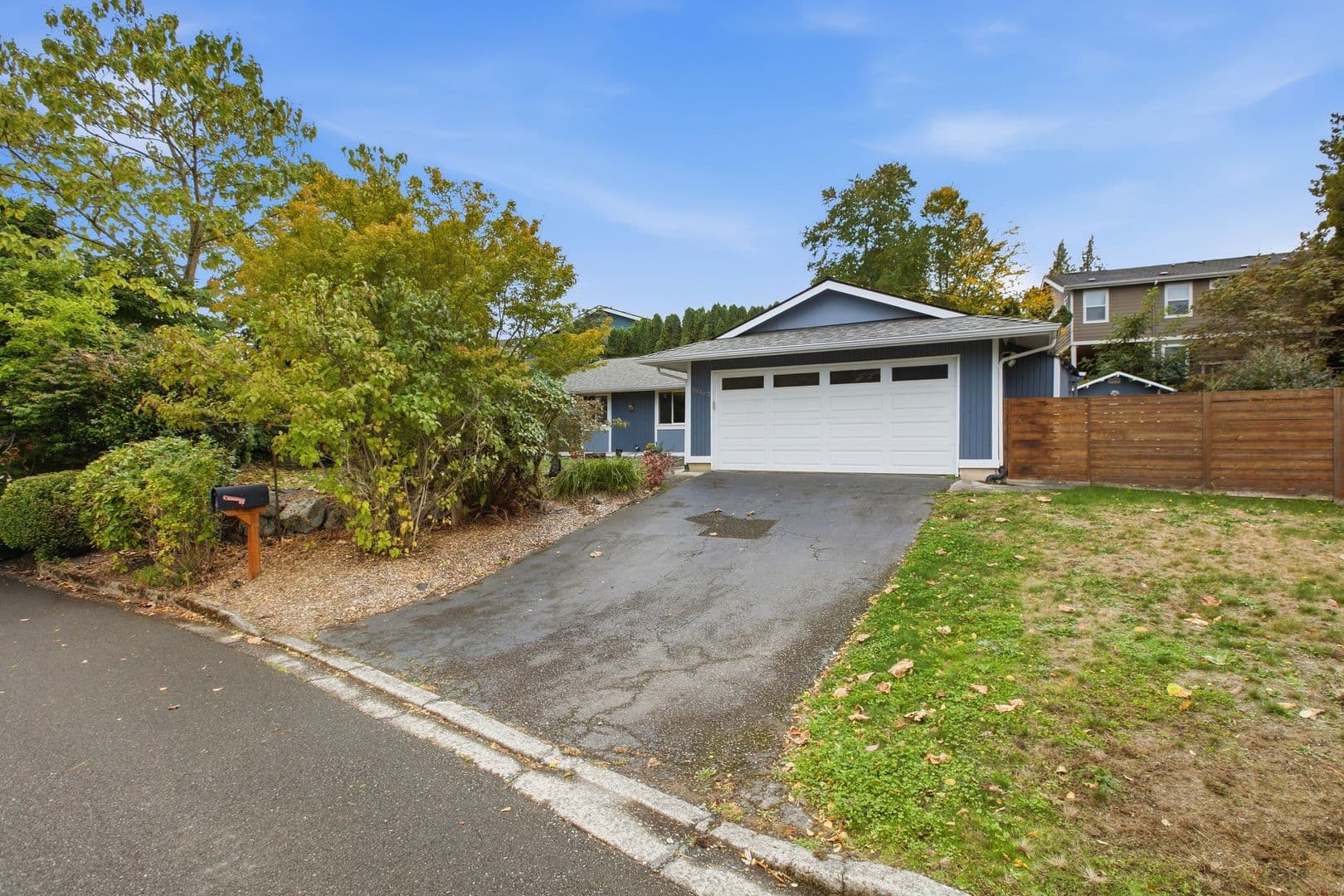 Kent House: 19463 122nd Pl SE