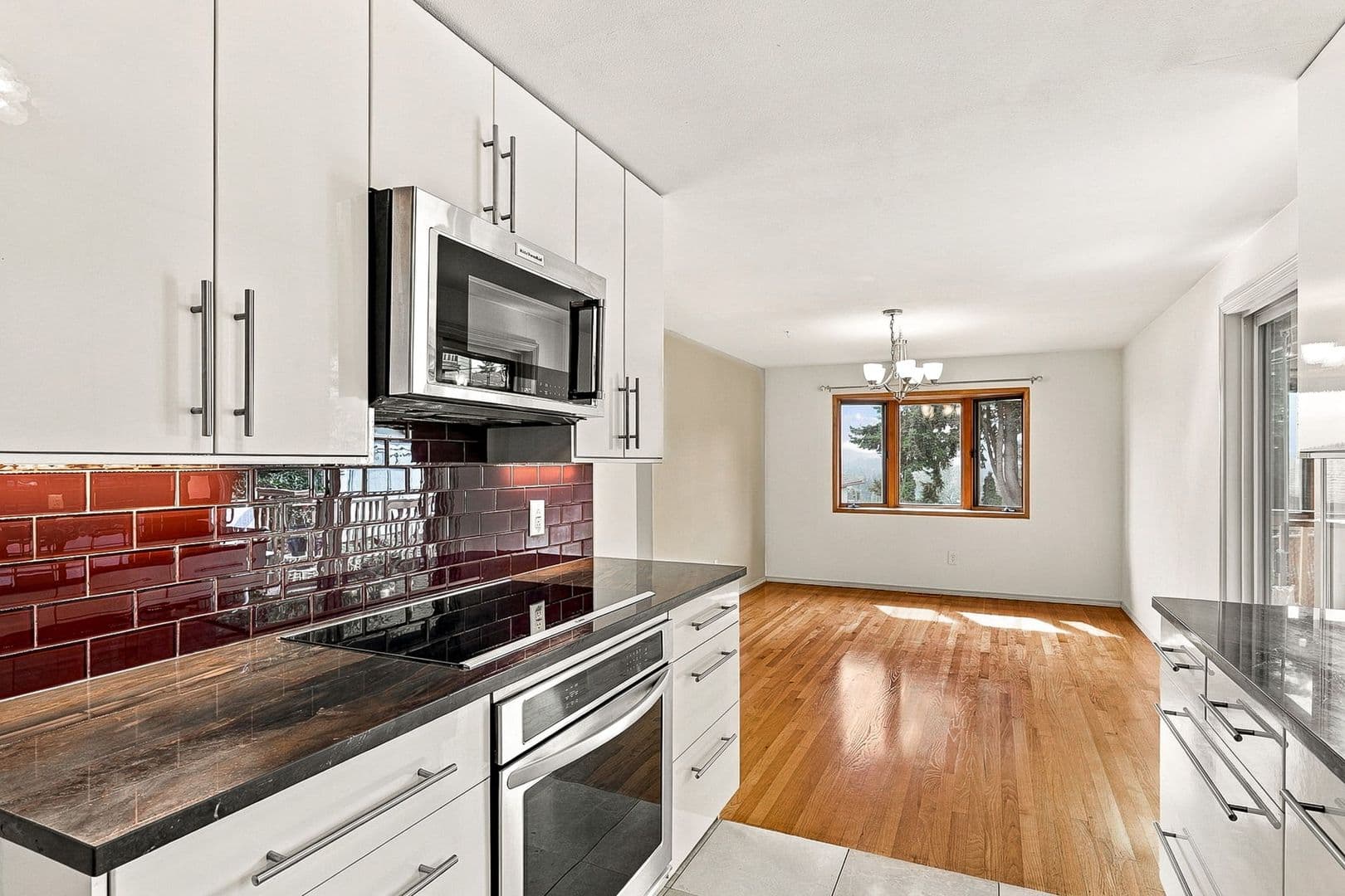 Des Moines House: 21011 7th Pl S
