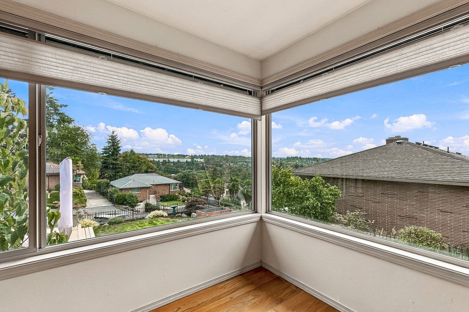 Des Moines House: 21011 7th Pl S