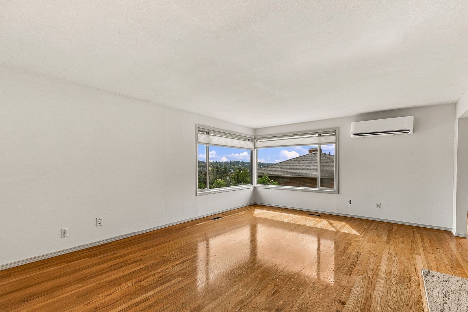 Des Moines House: 21011 7th Pl S
