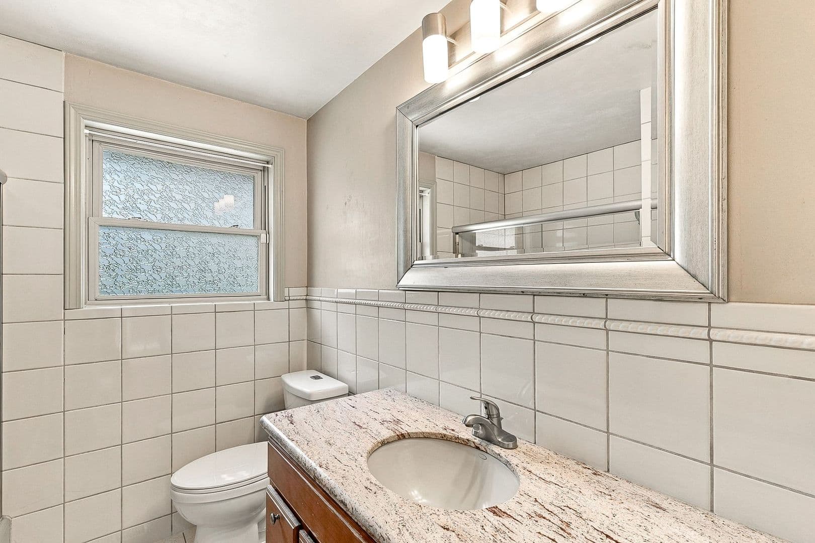 Des Moines House: 21011 7th Pl S