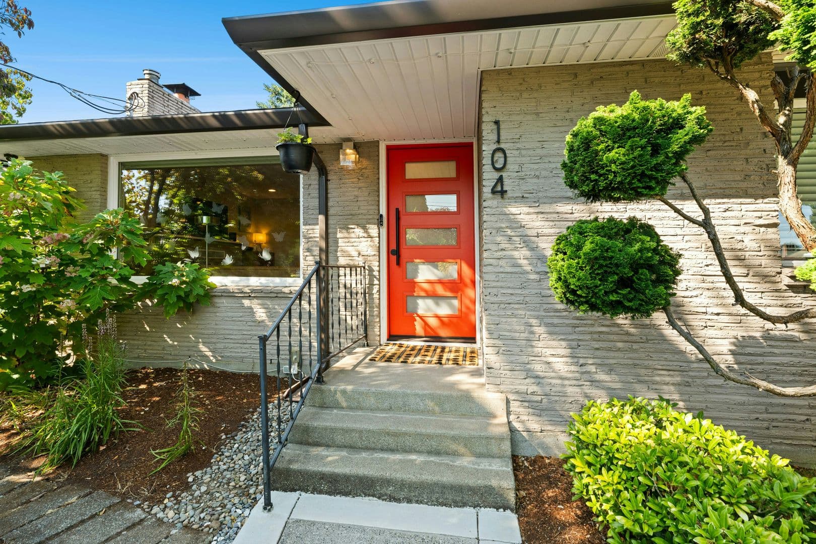 Burien House: 104 SW 132nd St