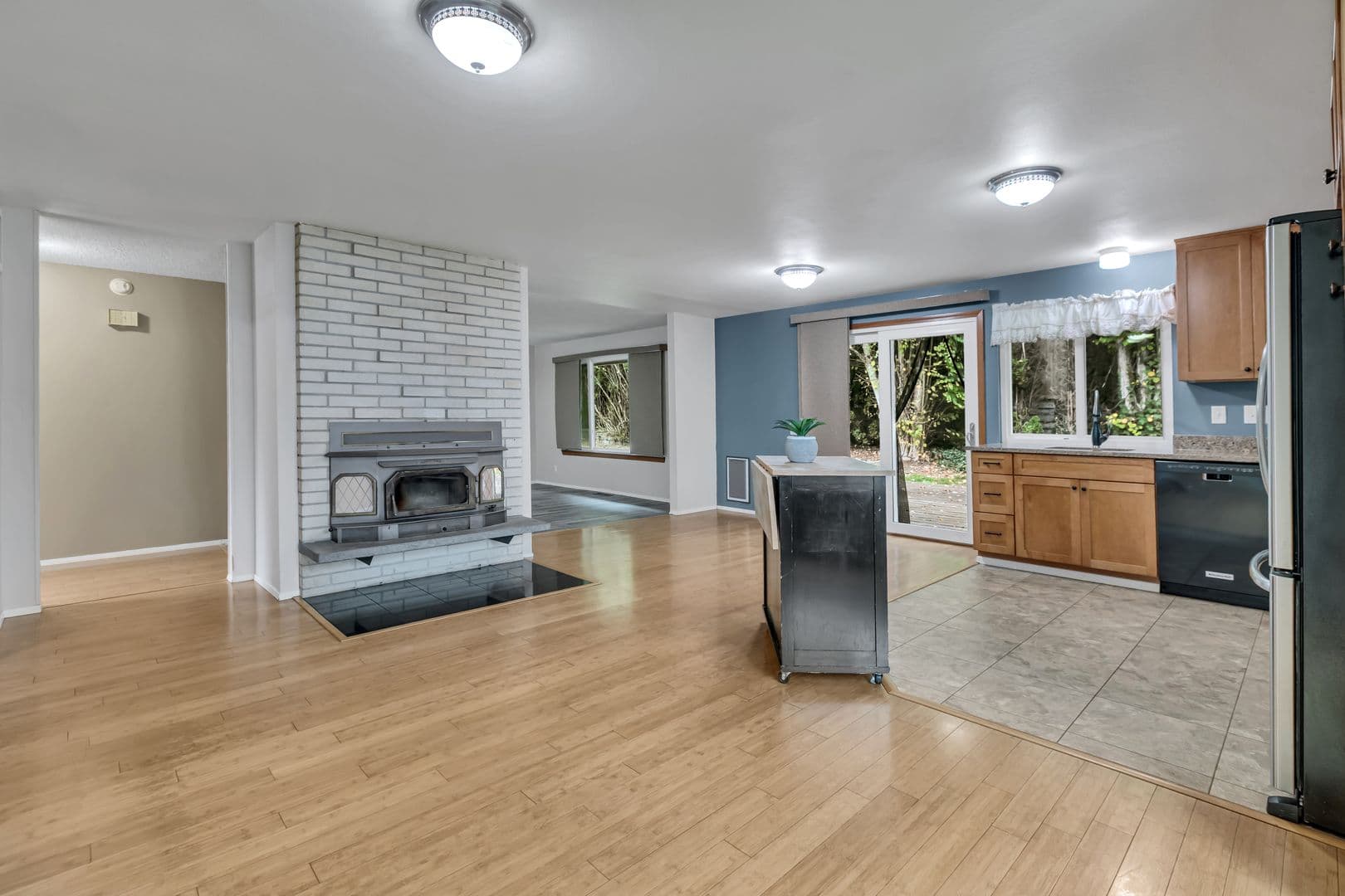 Kent House: 19463 122nd Pl SE