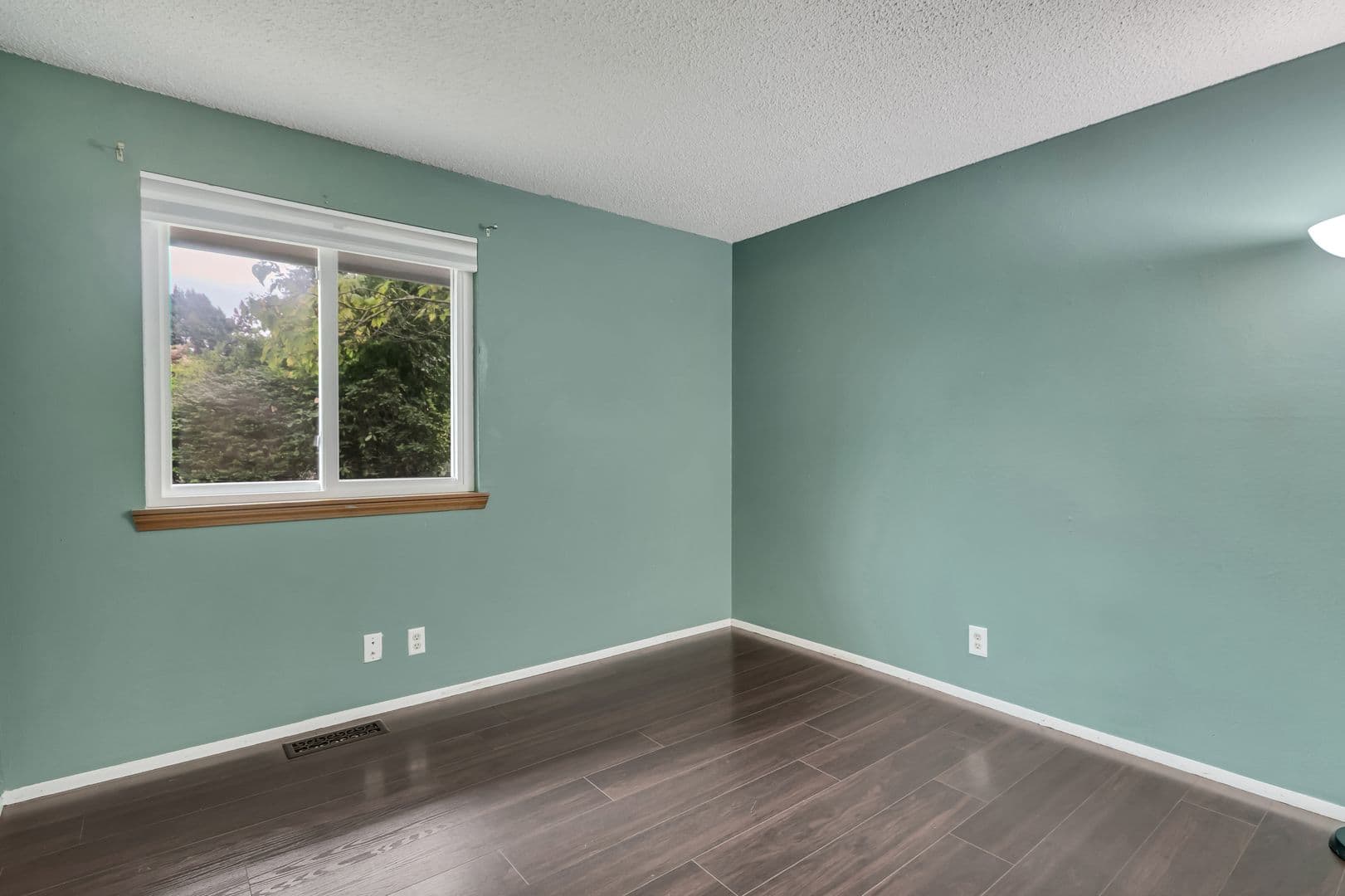 Kent House: 19463 122nd Pl SE