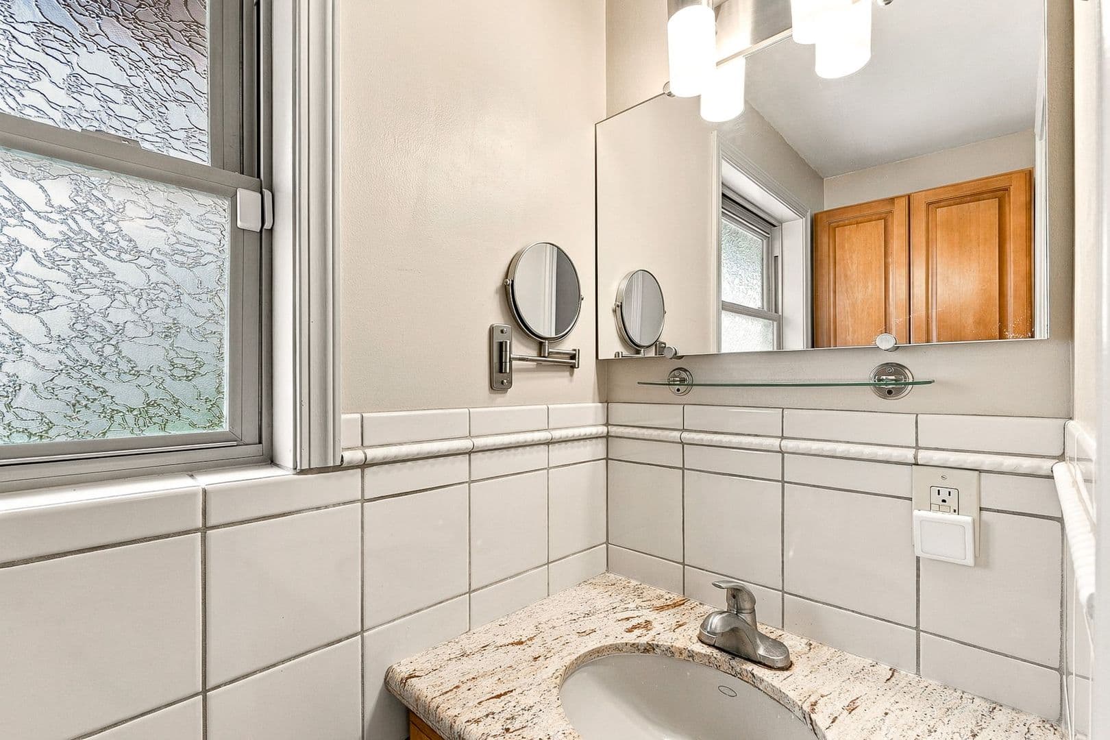 Des Moines House: 21011 7th Pl S