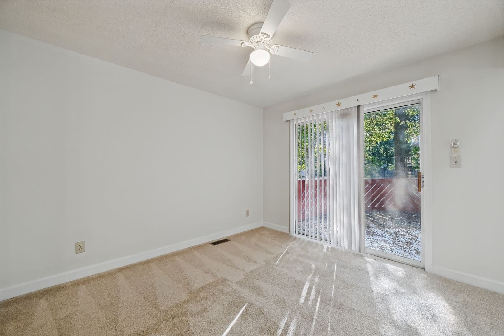 Yorktown House: 203 Lynns Way