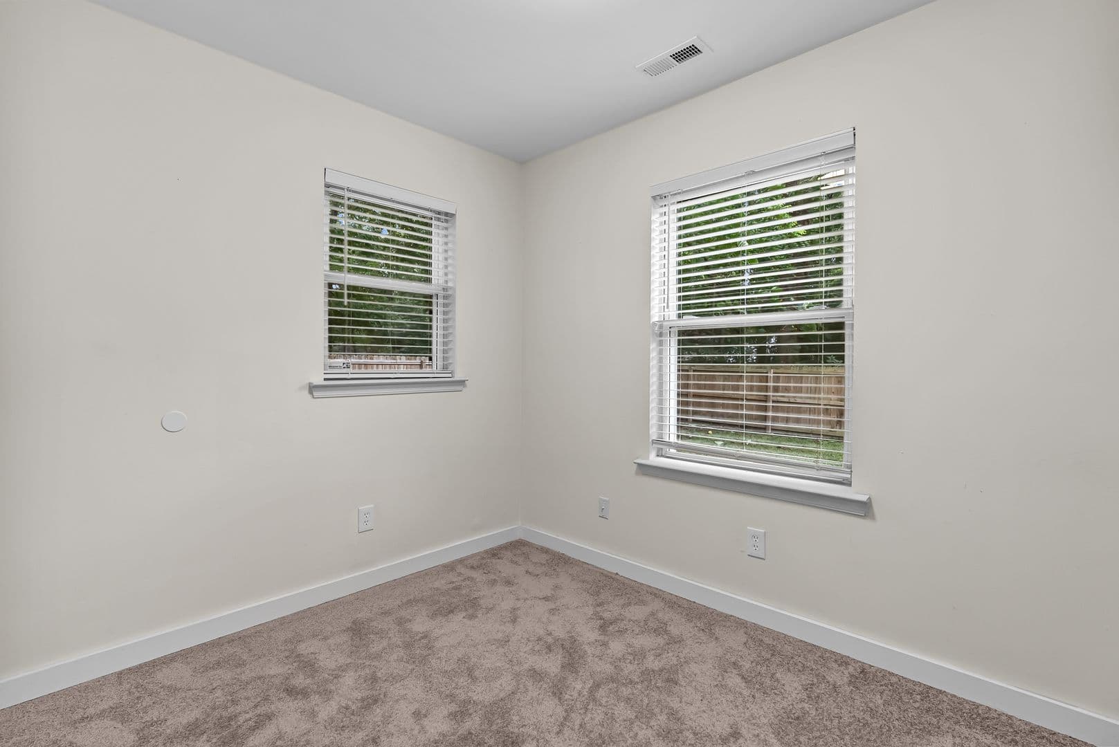 Williamsburg House: 5472 Olde Towne Rd
