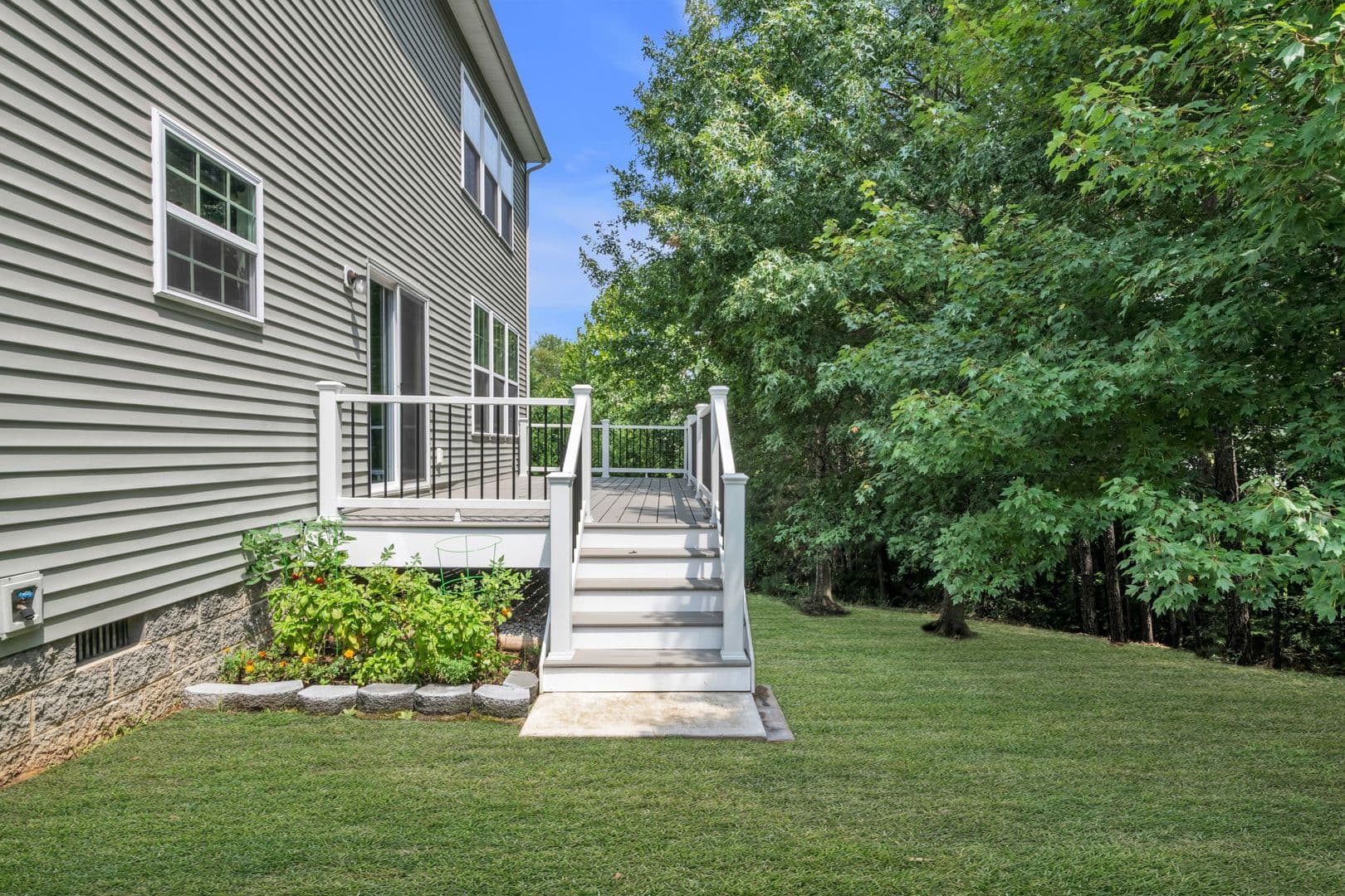 Williamsburg House: 303 Cheeseman Drive