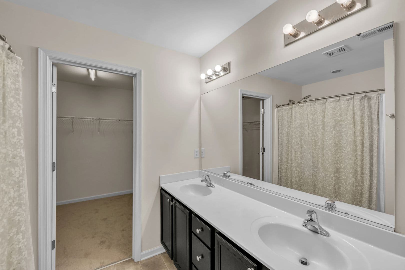 Williamsburg House: 303 Cheeseman Drive