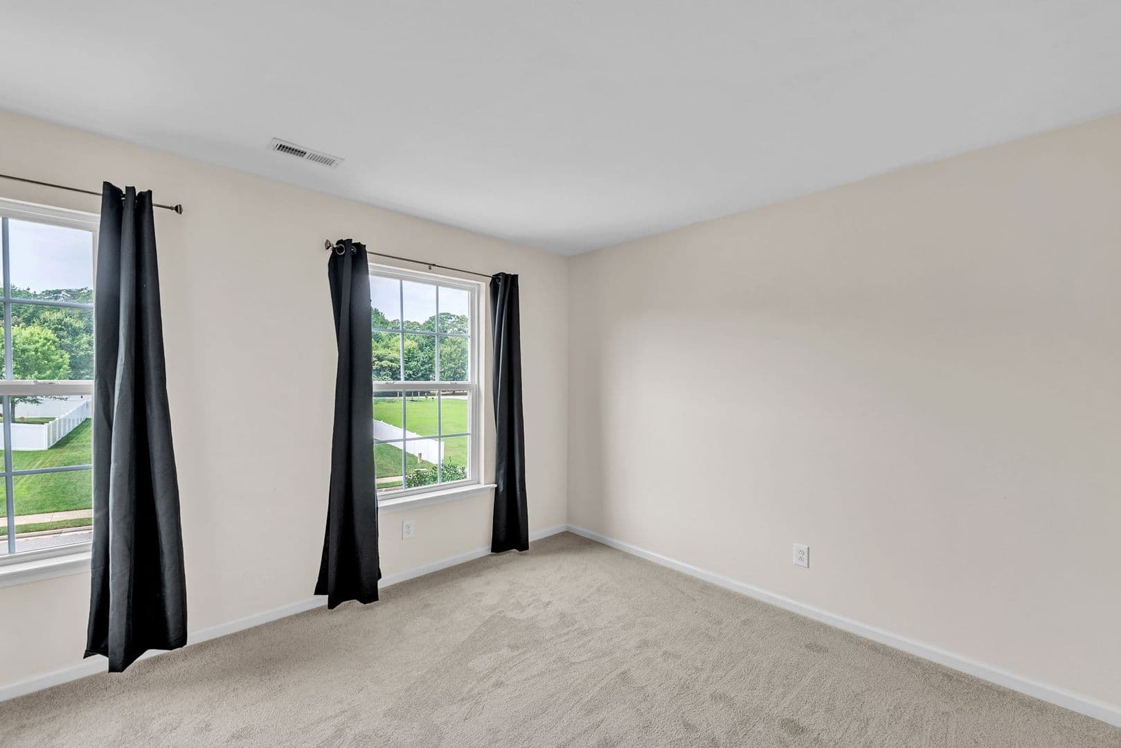 Williamsburg House: 303 Cheeseman Drive