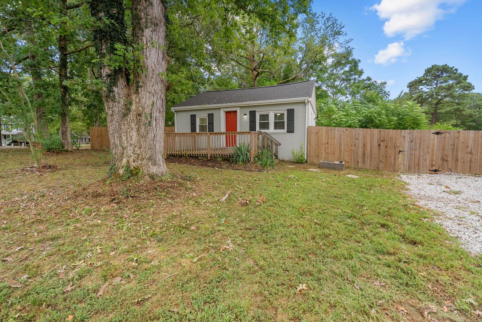 Williamsburg House: 5472 Olde Towne Rd