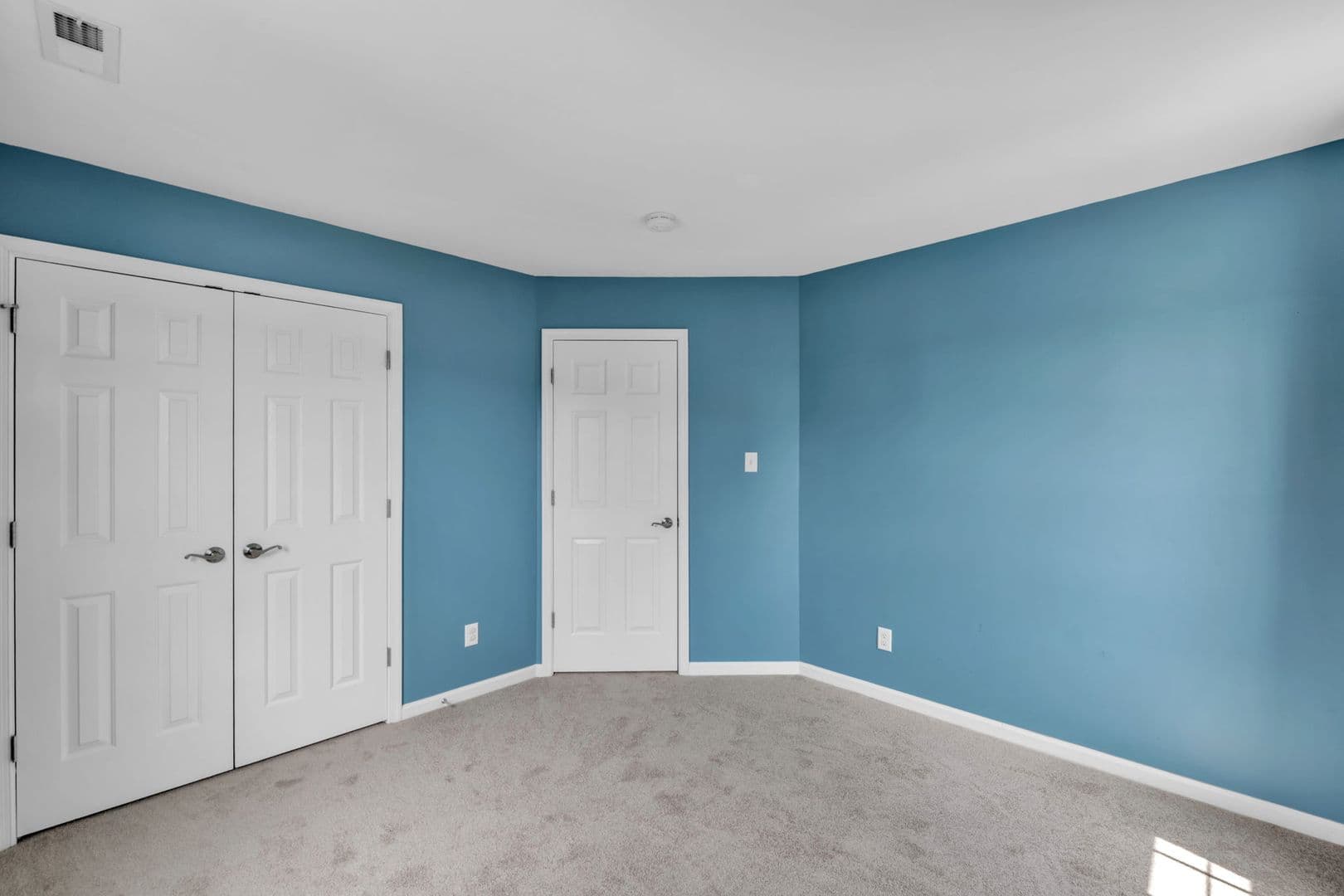 Williamsburg House: 303 Cheeseman Drive