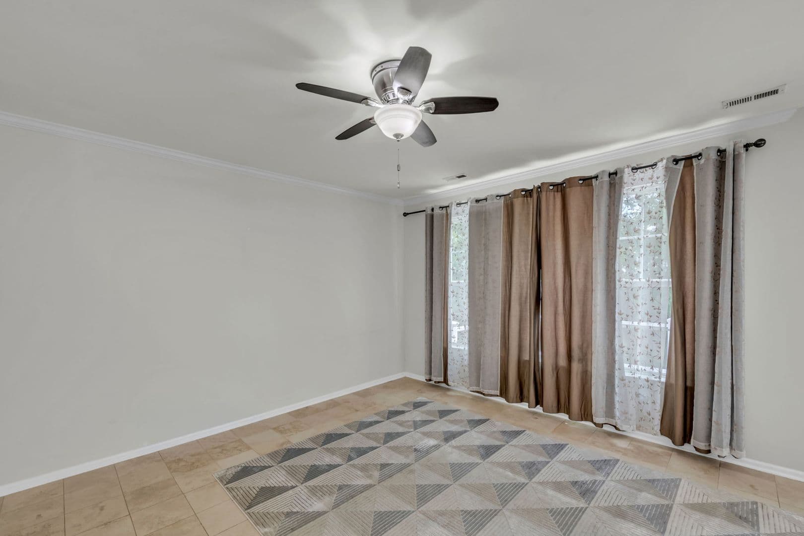 Williamsburg House: 303 Cheeseman Drive