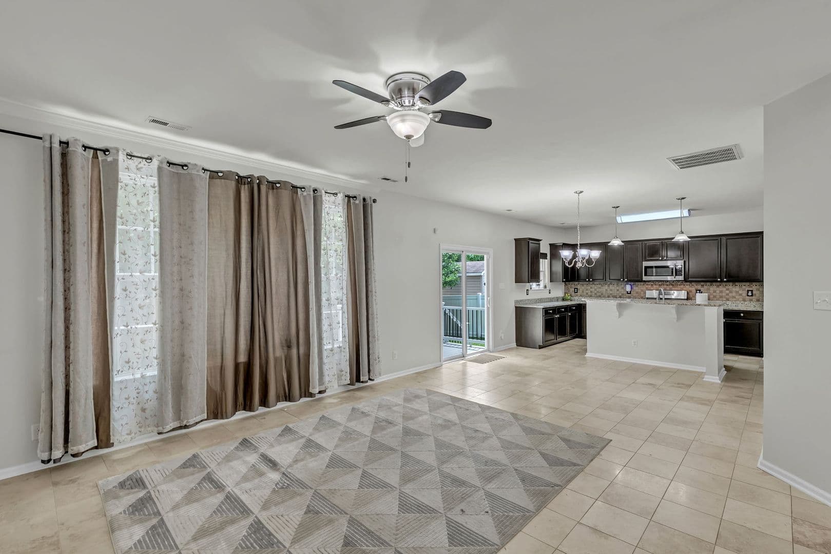 Williamsburg House: 303 Cheeseman Drive