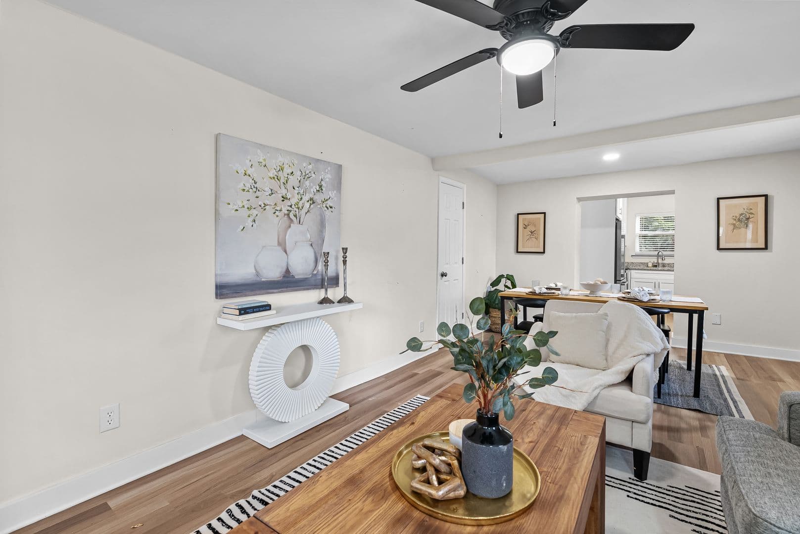 Williamsburg House: 5472 Olde Towne Rd