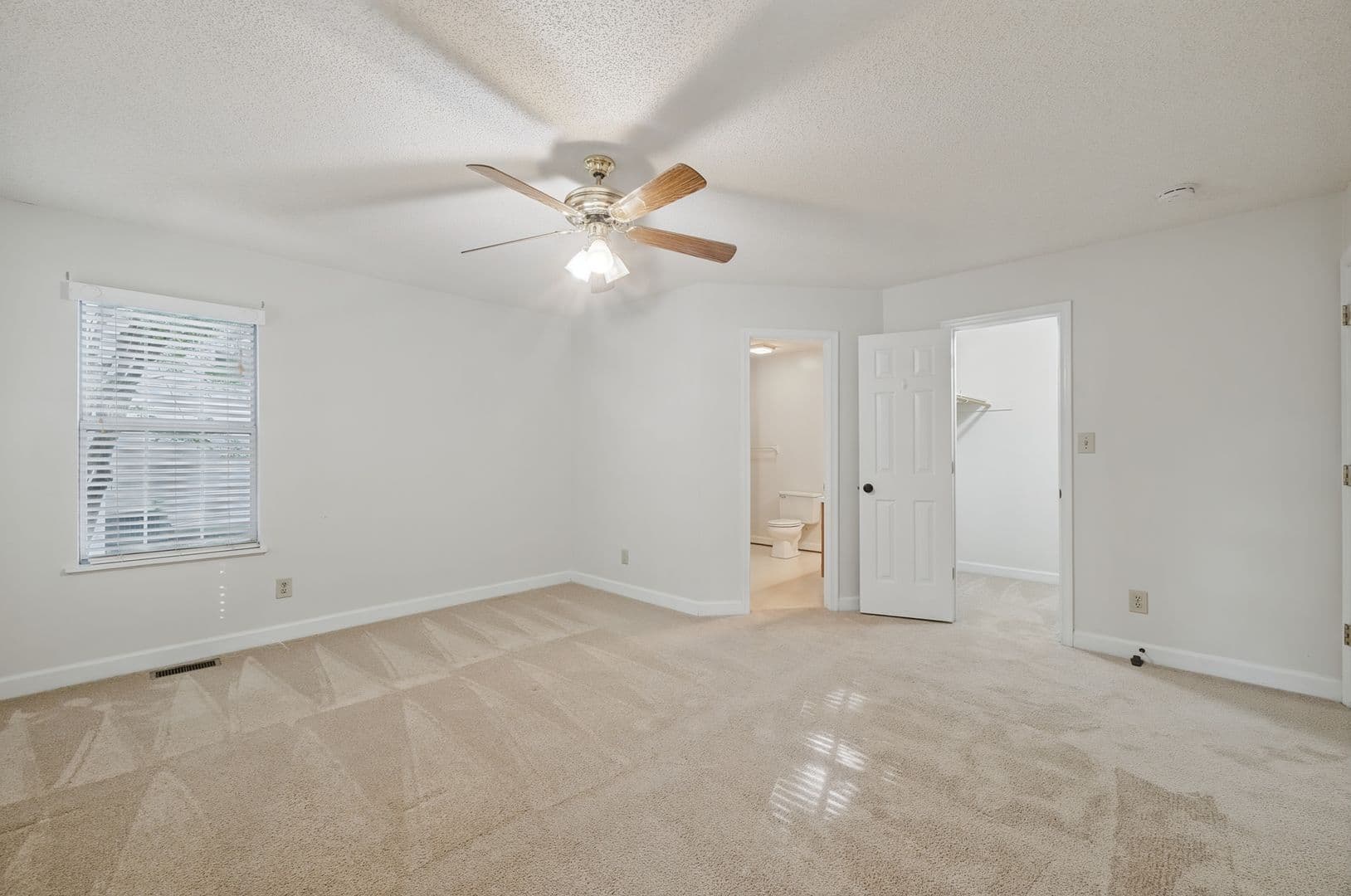 Yorktown House: 203 Lynns Way