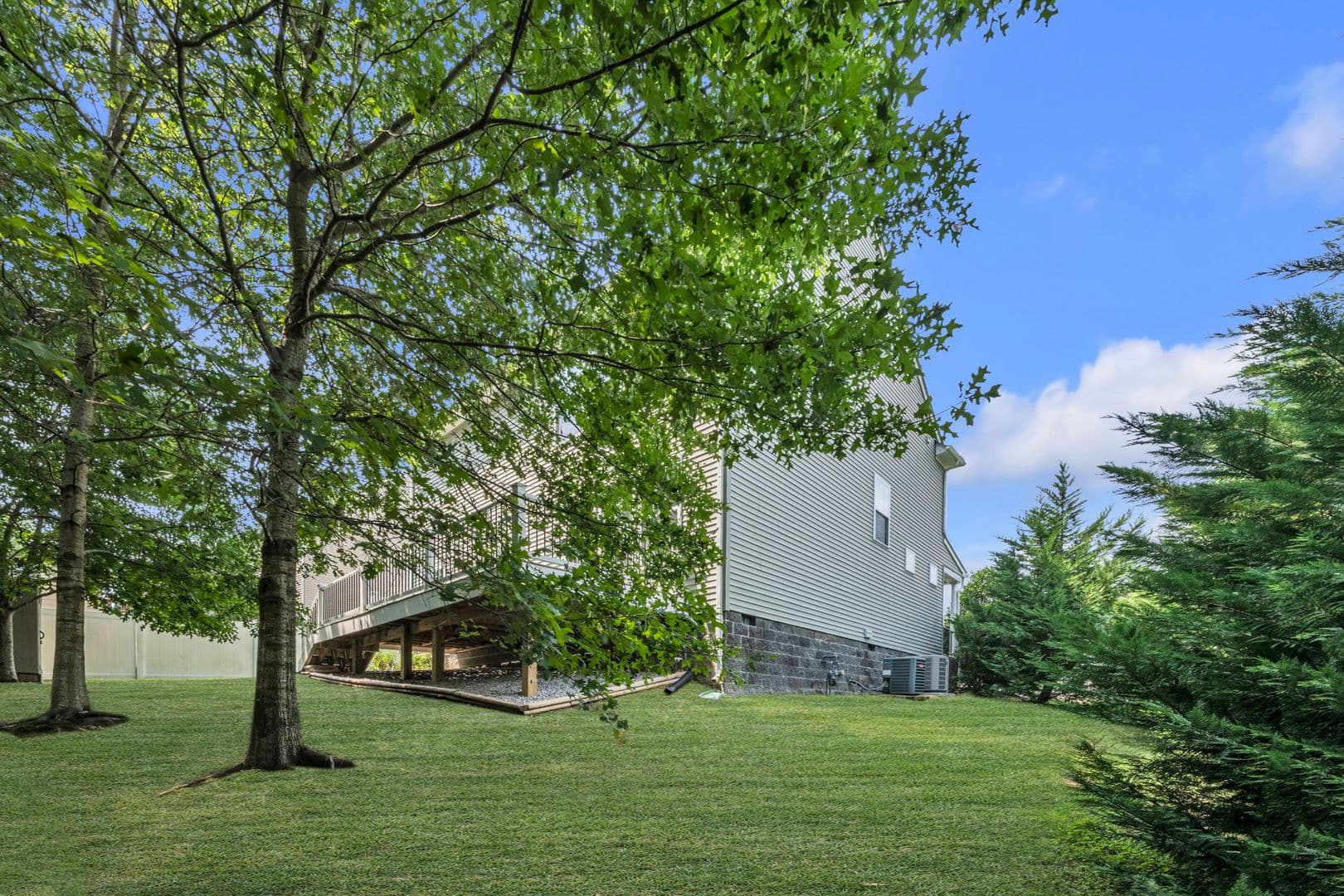 Williamsburg House: 303 Cheeseman Drive
