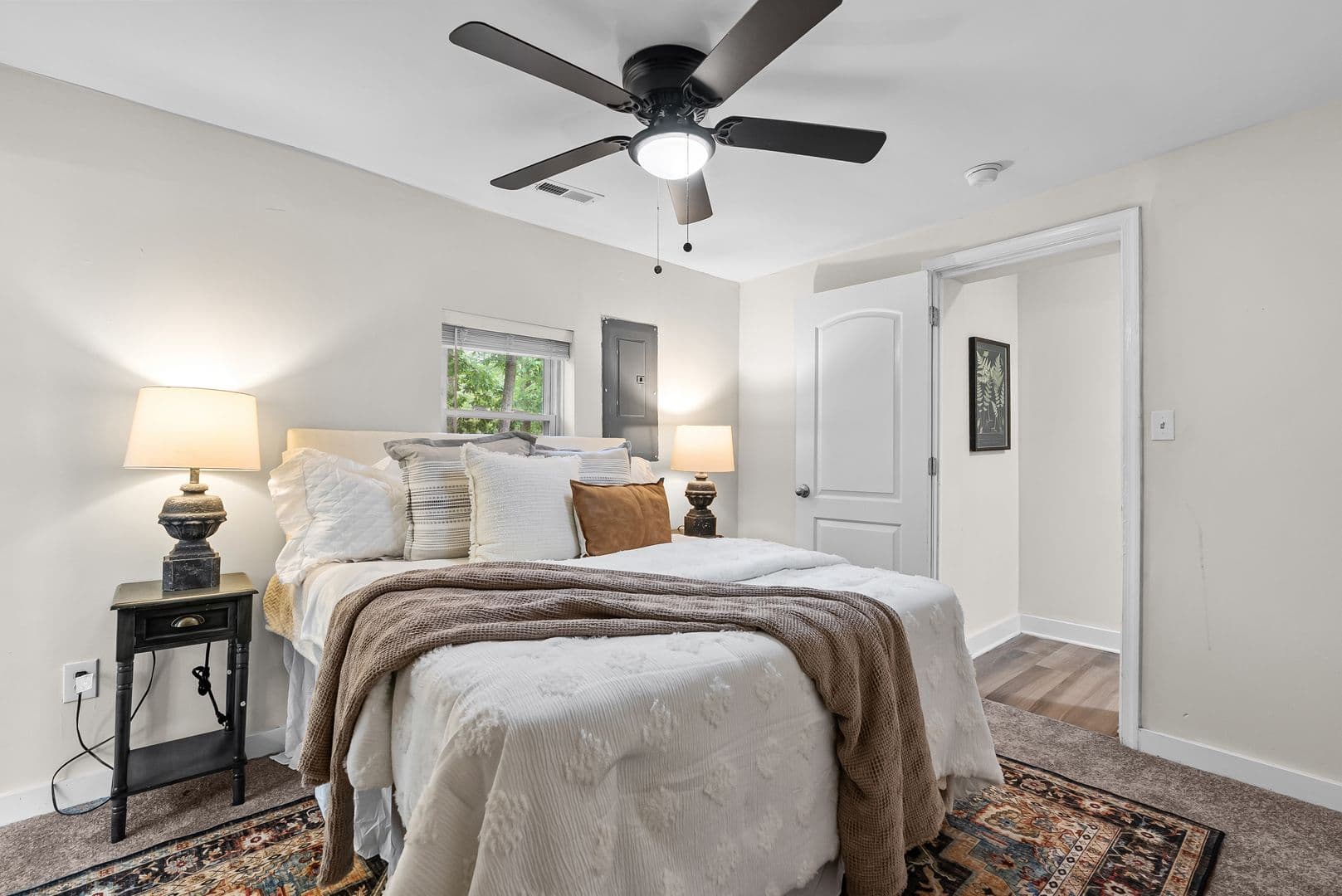Williamsburg House: 5472 Olde Towne Rd
