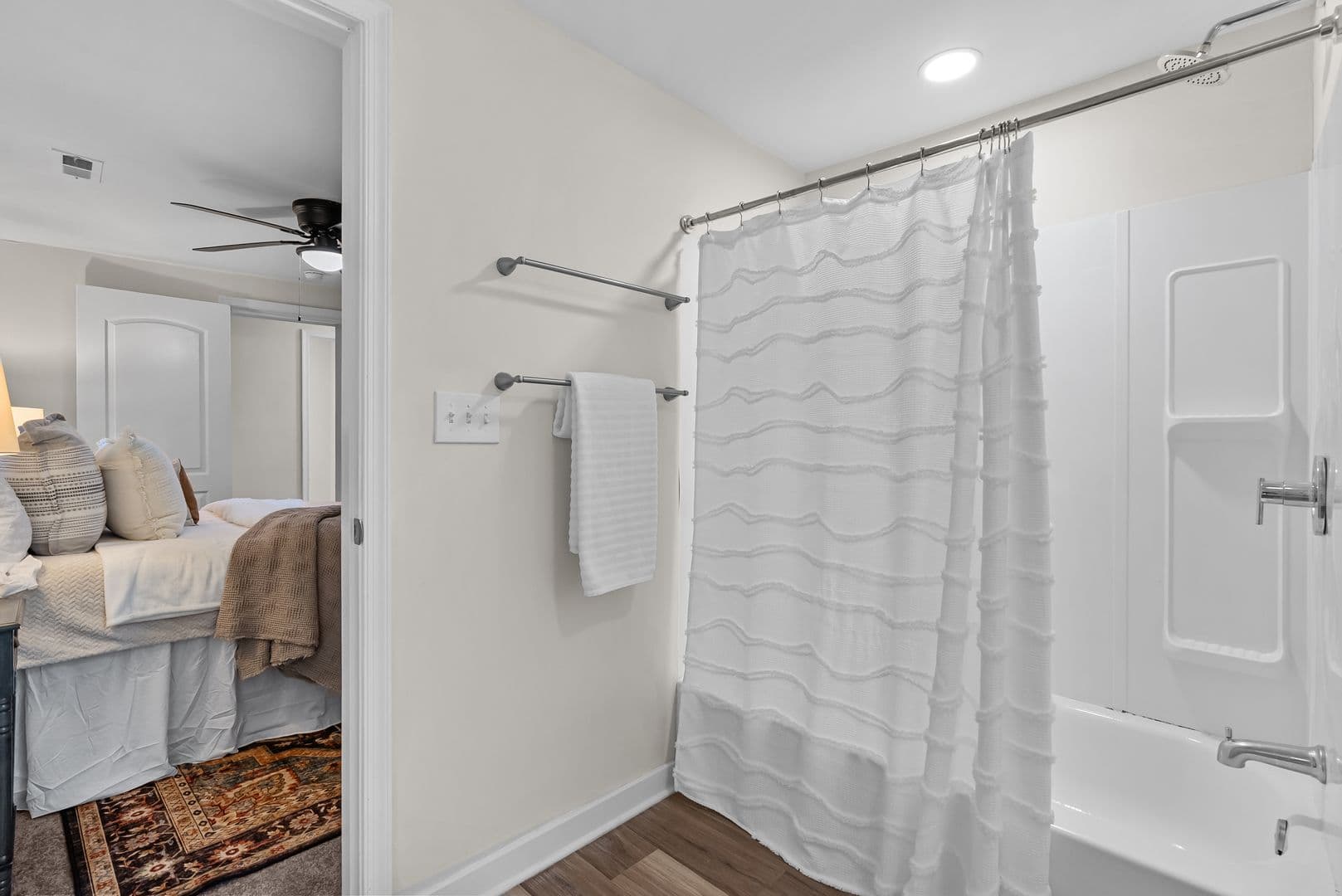 Williamsburg House: 5472 Olde Towne Rd