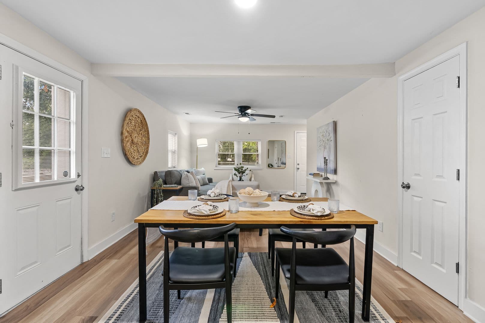 Williamsburg House: 5472 Olde Towne Rd