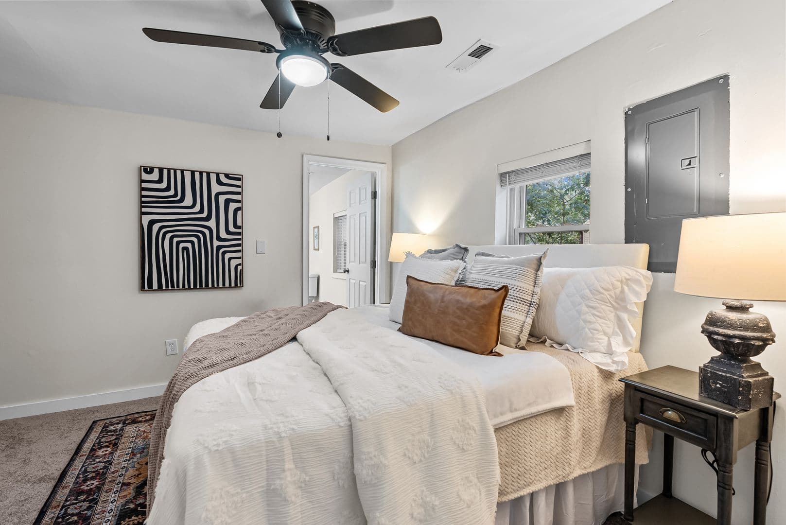 Williamsburg House: 5472 Olde Towne Rd