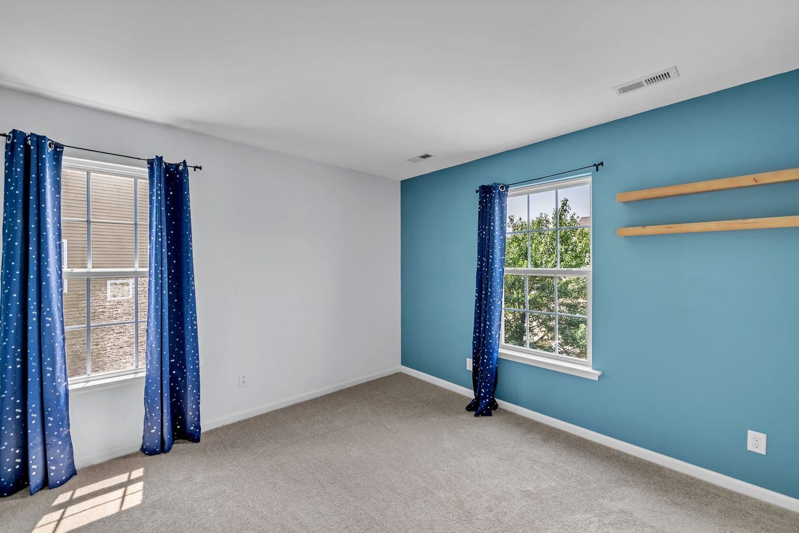 Williamsburg House: 303 Cheeseman Drive