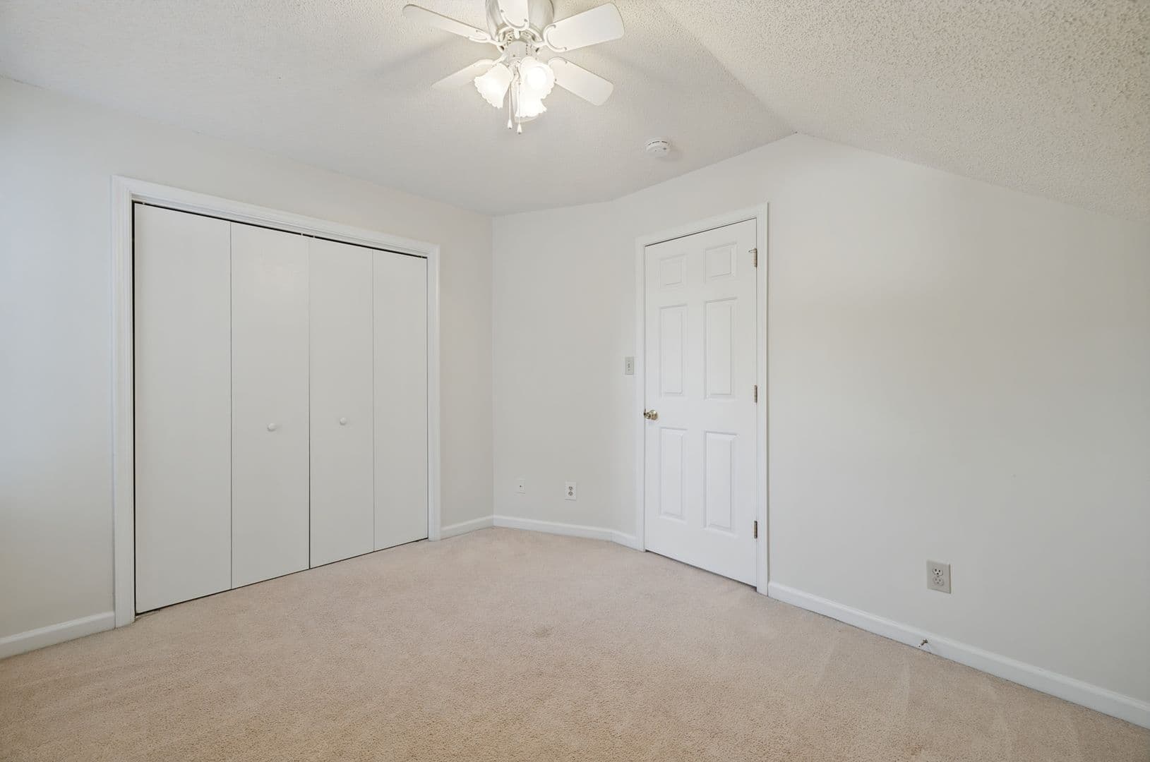 Yorktown House: 203 Lynns Way