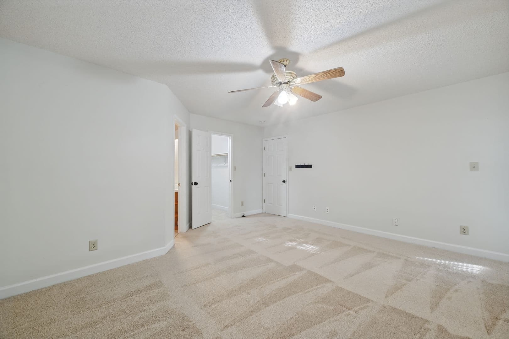 Yorktown House: 203 Lynns Way